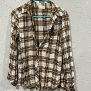 Yellow Plaid flannel. In good condition. Very soft